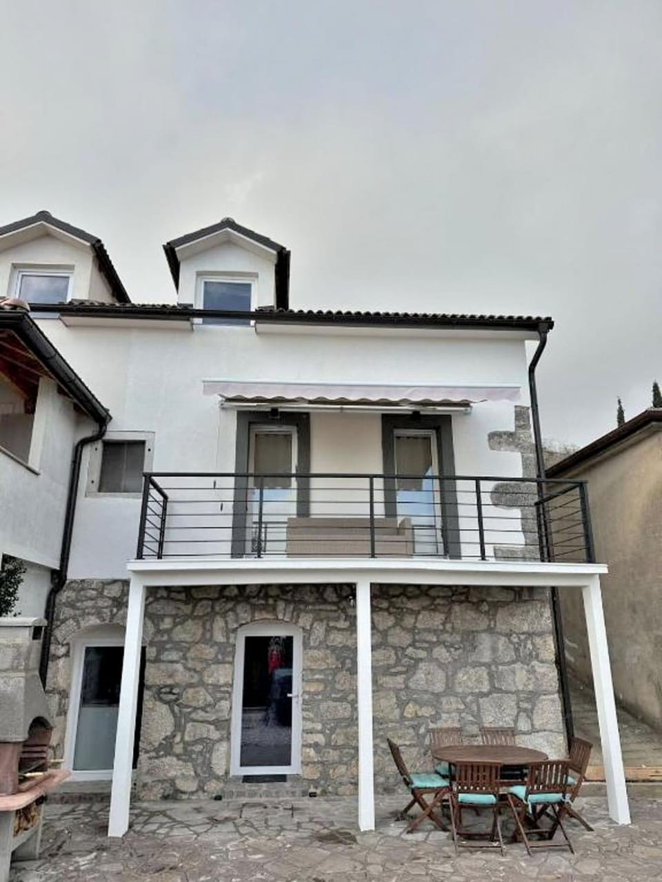 Facade/entrance, Balcony/Terrace