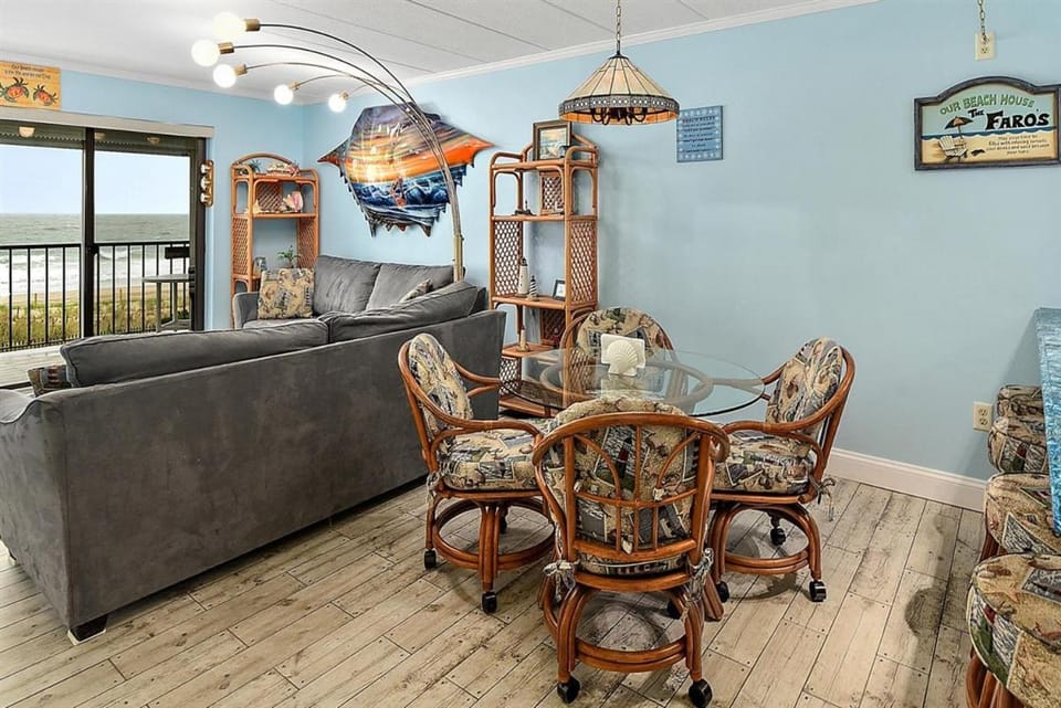 Direct Ocean Front 2 Bedroom Condo in Oceanwalk with Amazing Ocean Views! House in Ocean City