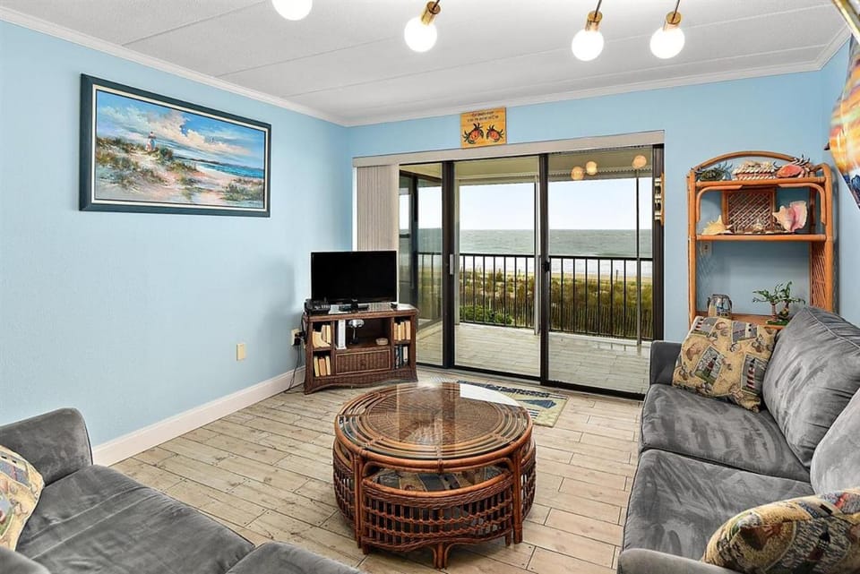 Direct Ocean Front 2 Bedroom Condo in Oceanwalk with Amazing Ocean Views! House in Ocean City
