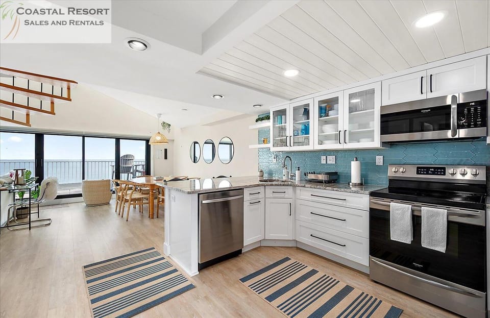 2 Bedroom Penthouse with Oceanfront Views! House in Ocean City