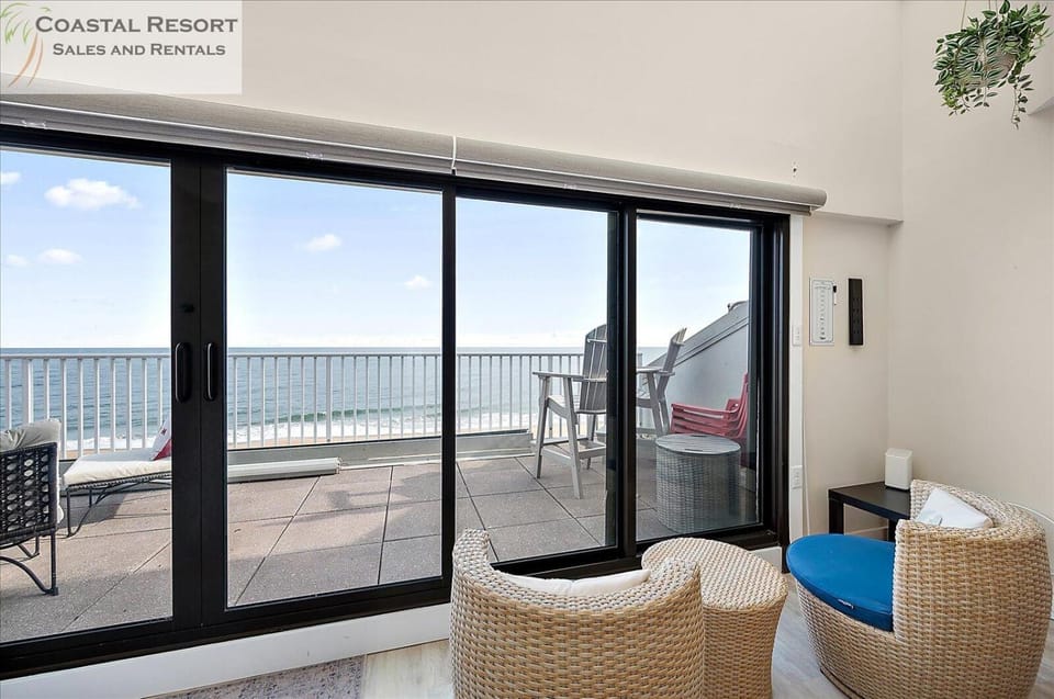 2 Bedroom Penthouse with Oceanfront Views! House in Ocean City