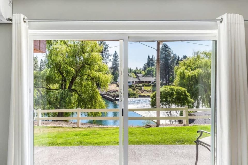 Riverfront Studio in Downtown Bend House in Bend