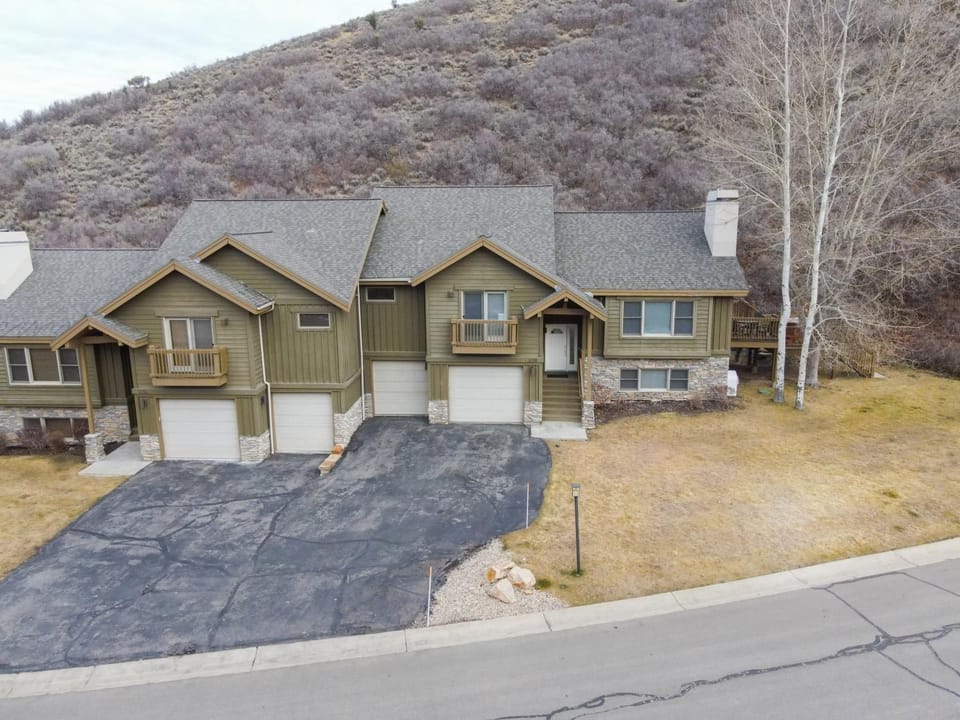 Property building, Natural landscape, Mountain view