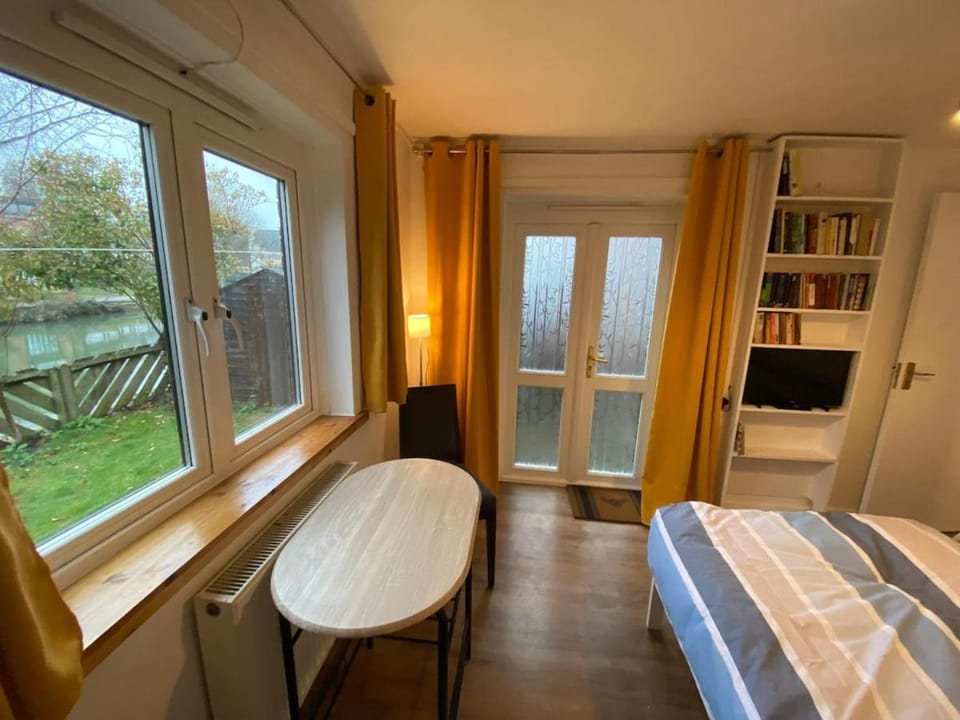 Thames Side Flat Apartment in Oxford