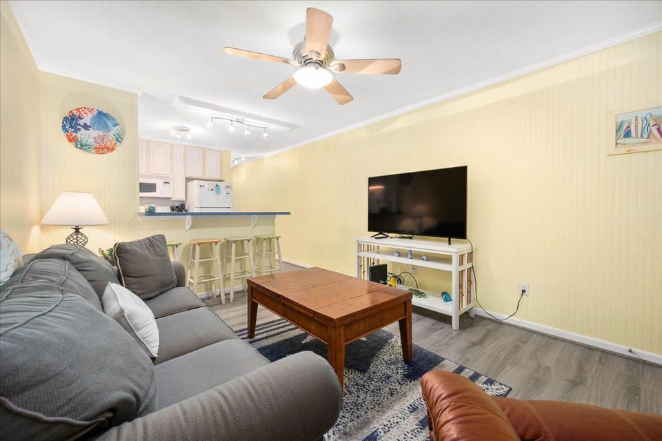 Charming 1 Bedroom Condo with Outdoor Pool! House in Ocean City