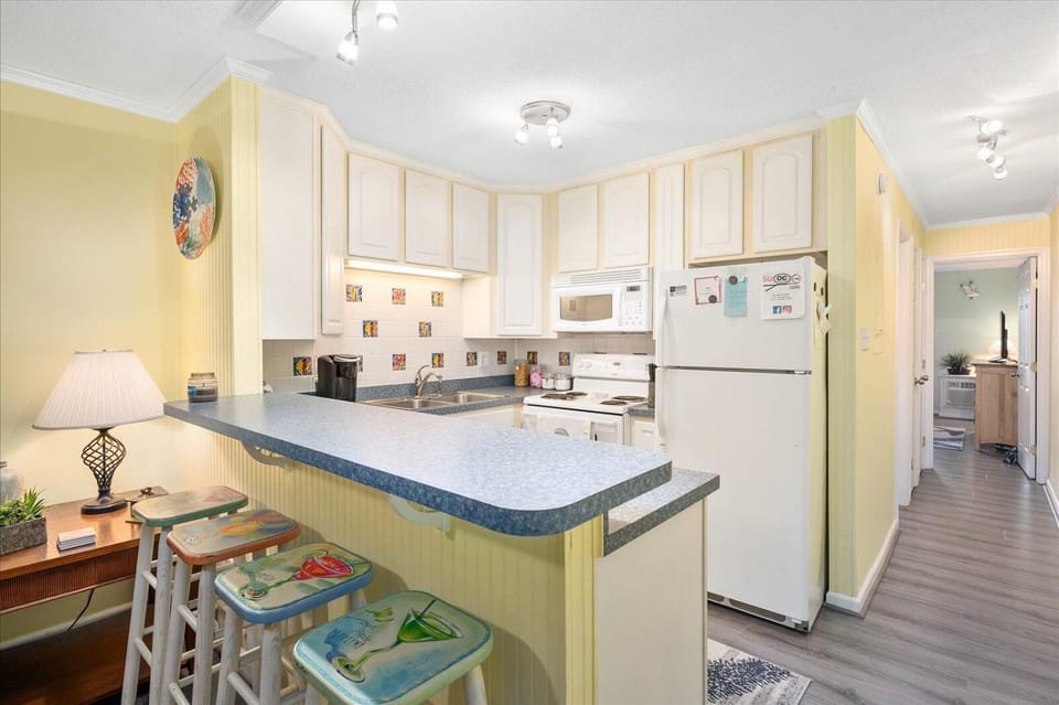 Charming 1 Bedroom Condo with Outdoor Pool! House in Ocean City