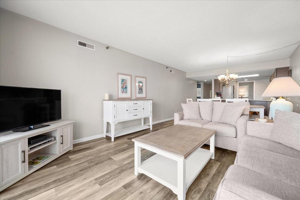 Family Friendly Ocean Front 2 Bedroom Plaza Condo with Indoor & Outdoor Pool! House in Ocean City