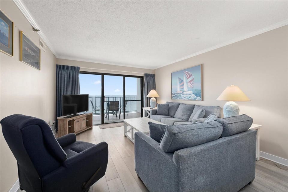 Beautiful 2 Bedroom Plaza Condo with Outdoor Pool! House in Ocean City