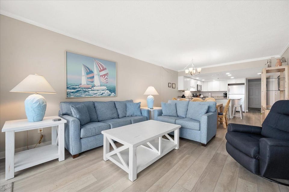 Beautiful 2 Bedroom Plaza Condo with Outdoor Pool! House in Ocean City