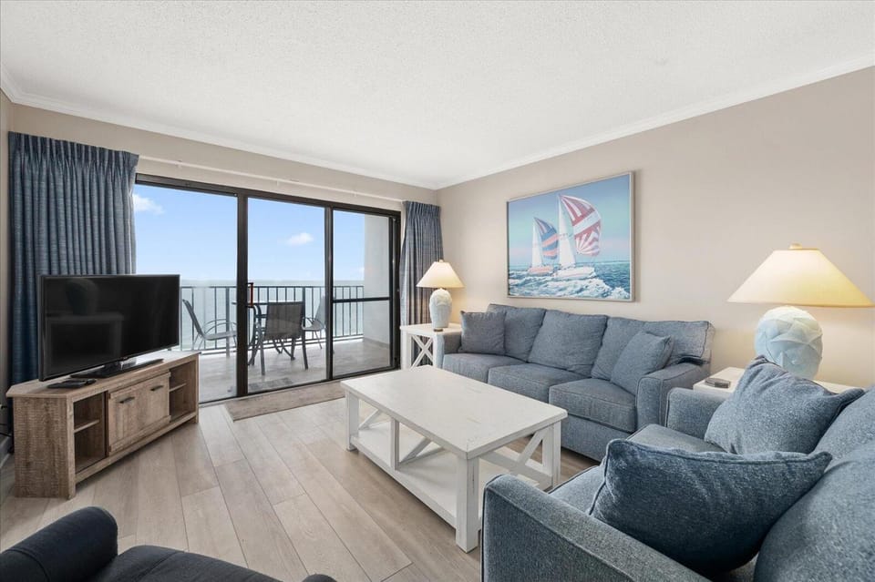 Beautiful 2 Bedroom Plaza Condo with Outdoor Pool! House in Ocean City