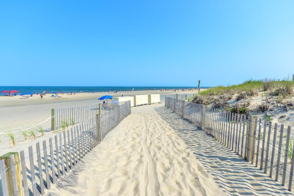 2 Bedroom With Private Balcony and Ocean Views House in Ocean City
