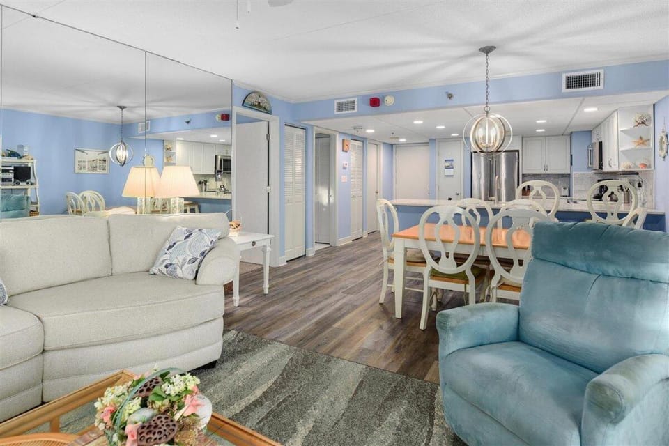 Ocean Front 1 Bedroom Rainbow Condo, Steps to the Beach! House in Ocean City