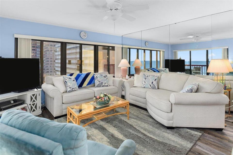 Ocean Front 1 Bedroom Rainbow Condo, Steps to the Beach! House in Ocean City