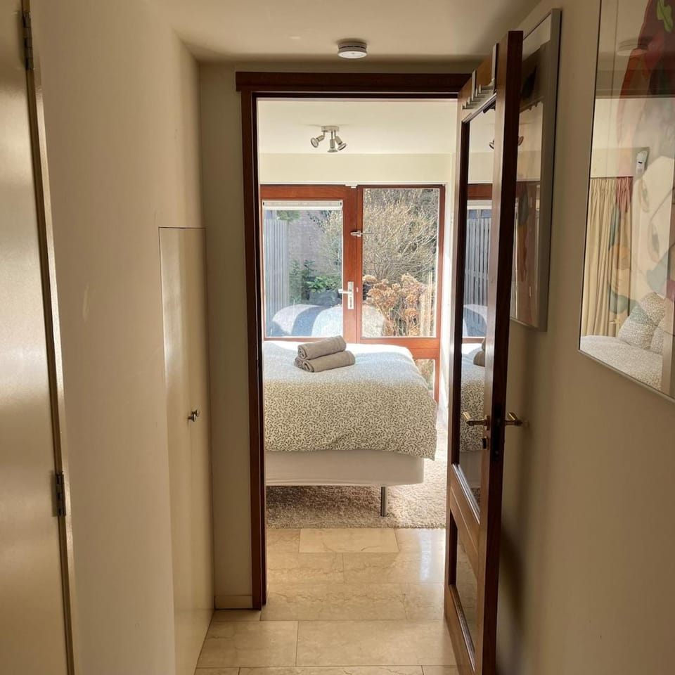 Cosy Garden Room Riverhouse Bed and Breakfast in Amstelveen