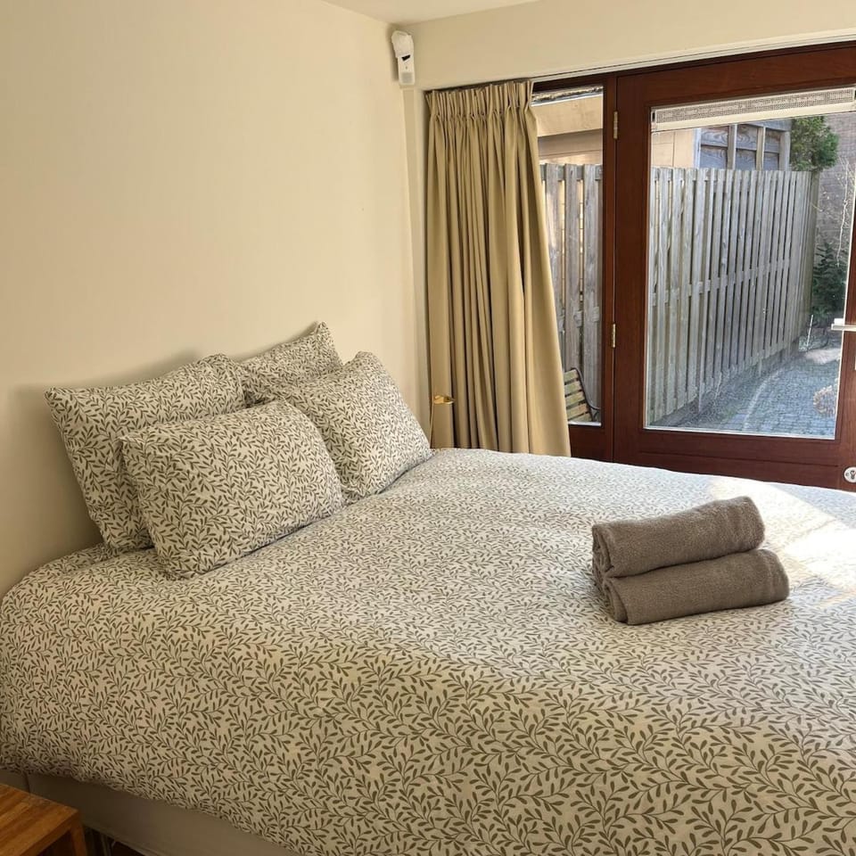 Cosy Garden Room Riverhouse Bed and Breakfast in Amstelveen