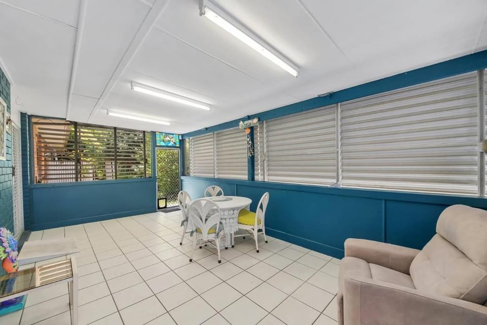 Periwinkle Blue - Pet Friendly, Golden Beach House in Golden Beach