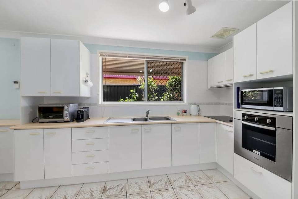 Periwinkle Blue - Pet Friendly, Golden Beach House in Golden Beach