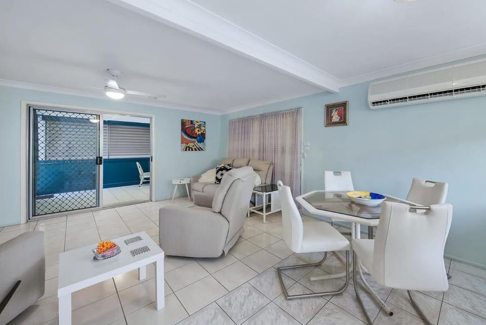 Periwinkle Blue - Pet Friendly, Golden Beach House in Golden Beach