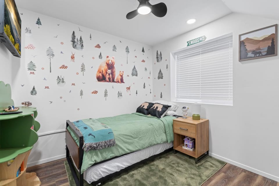 Tall Pines Retreat Large Patio w BBQ and Firepit! House in Big Bear