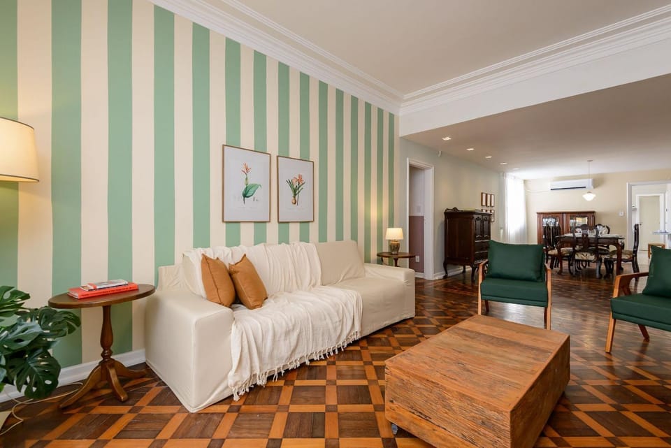 Large 3BDRs with balcony and garage | NSC 664/708 Apartment in Rio de Janeiro