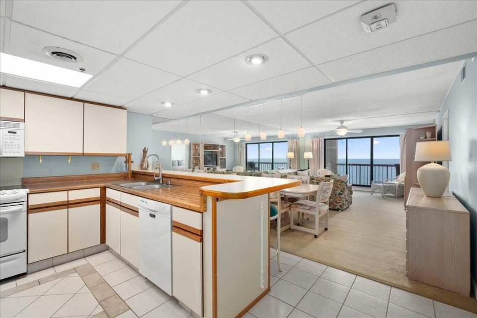 2 Bedroom Rainbow Condo with Fabulous Direct Ocean Views and Outdoor Pool! House in Ocean City