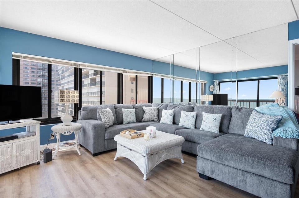 3 Bedroom Rainbow Condo with Gorgeous Direct Ocean Views House in Ocean City