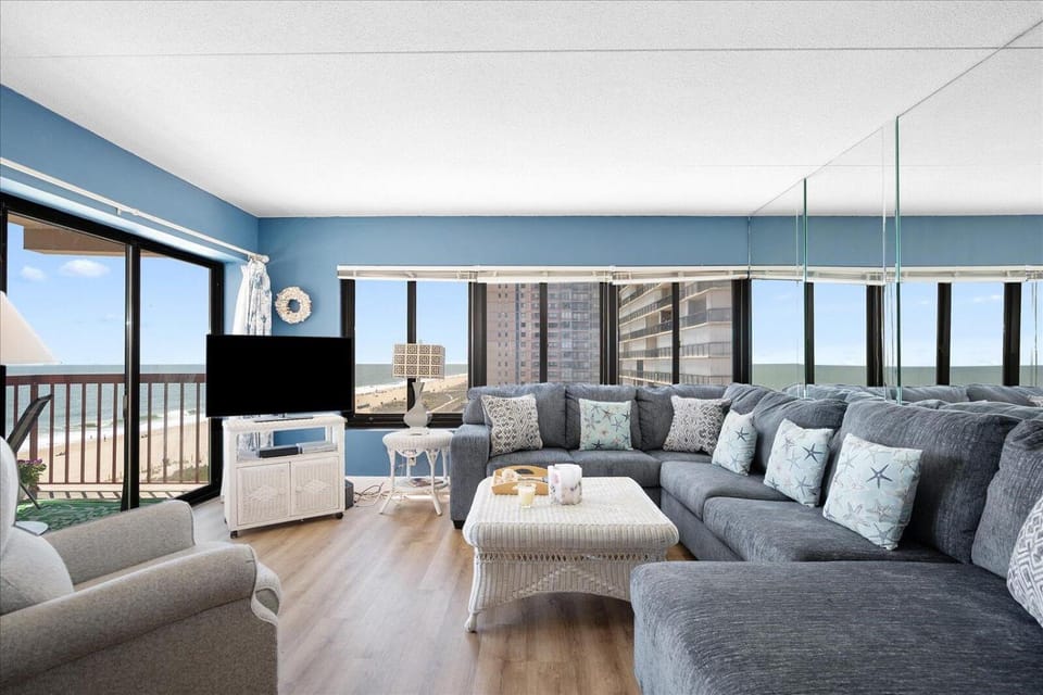 3 Bedroom Rainbow Condo with Gorgeous Direct Ocean Views House in Ocean City