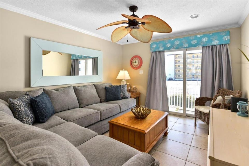 Updated 2 Bedroom in Tiffanie By The Sea With Outdoor Pool, Steps to the Beach! House in Ocean City
