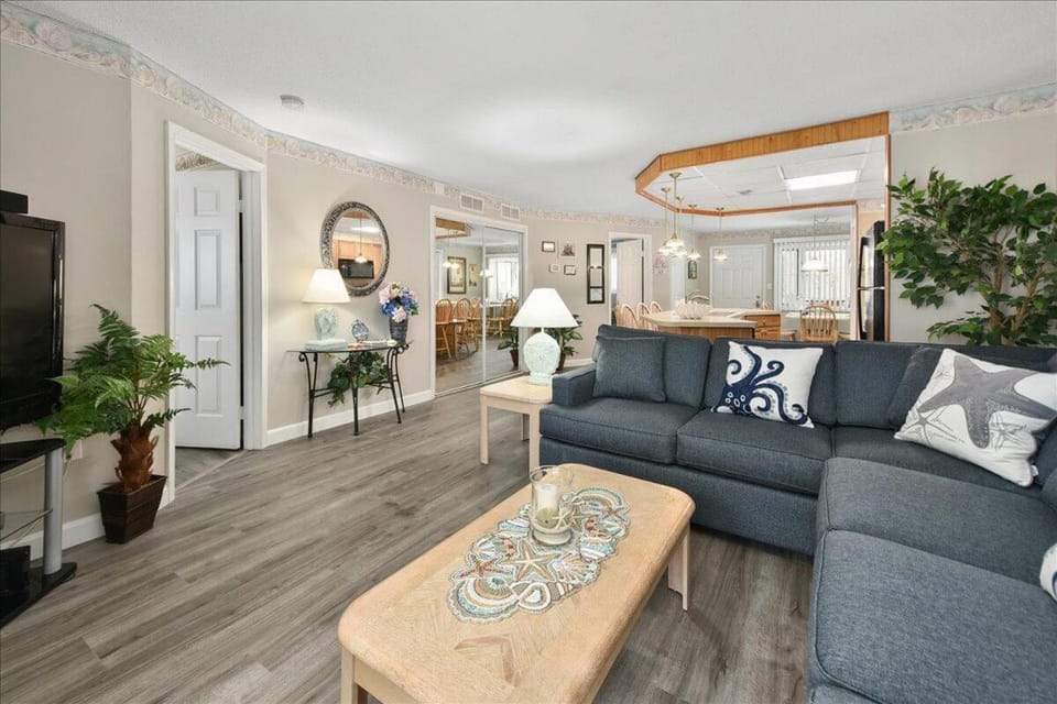 Great 2 Bedroom Condo in Tiffanie by the Sea with Outdoor Pool! House in Ocean City