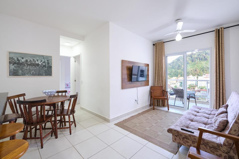 Communal lounge/ TV room, TV and multimedia, Living room, Seating area, Dining area