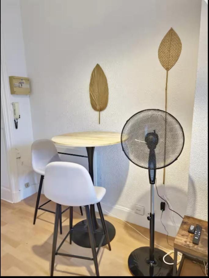Le Perchoir Toulousain - Studio with Shared WC in the Heart of Rue Alsace Lorraine Apartment in Toulouse