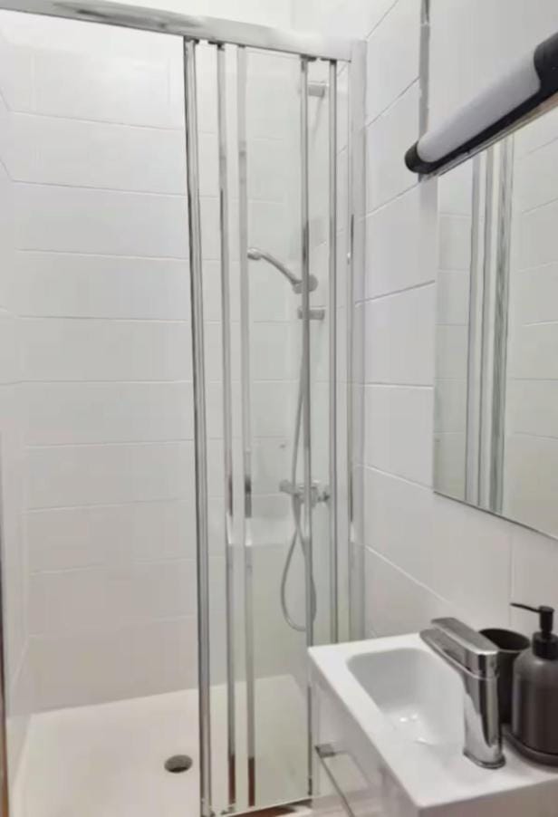Le Perchoir Toulousain - Studio with Shared WC in the Heart of Rue Alsace Lorraine Apartment in Toulouse
