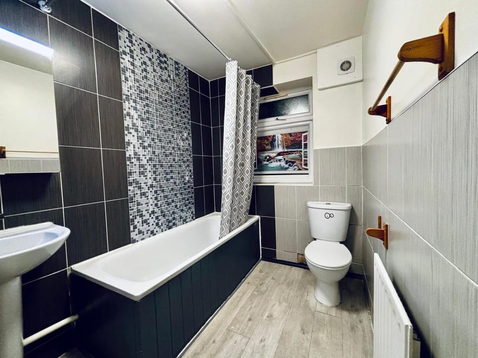 Obsidian Room - shared bathroom Vacation rental in London