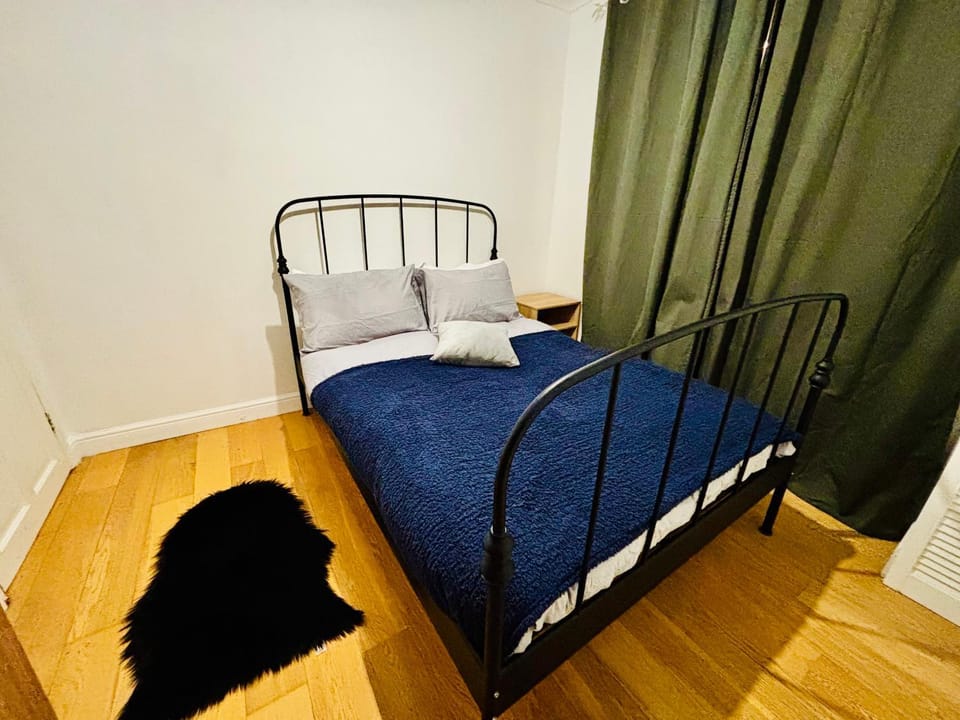 Obsidian Room - shared bathroom Vacation rental in London