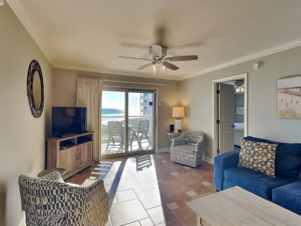 TV and multimedia, Balcony/Terrace, Living room, Seating area, Sea view, furniture