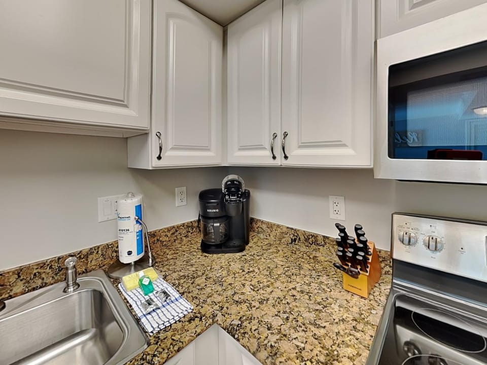 Coffee/tea facilities, Kitchen or kitchenette, microwave