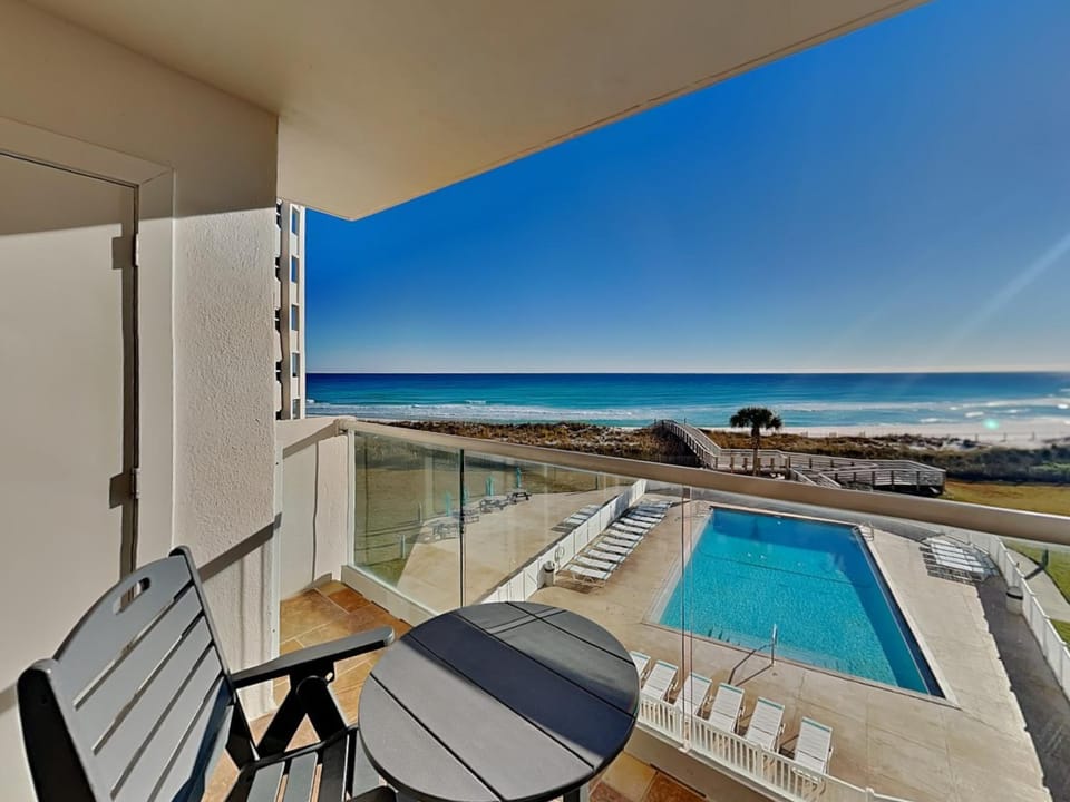 Balcony/Terrace, Beach, Pool view, Sea view, Swimming pool