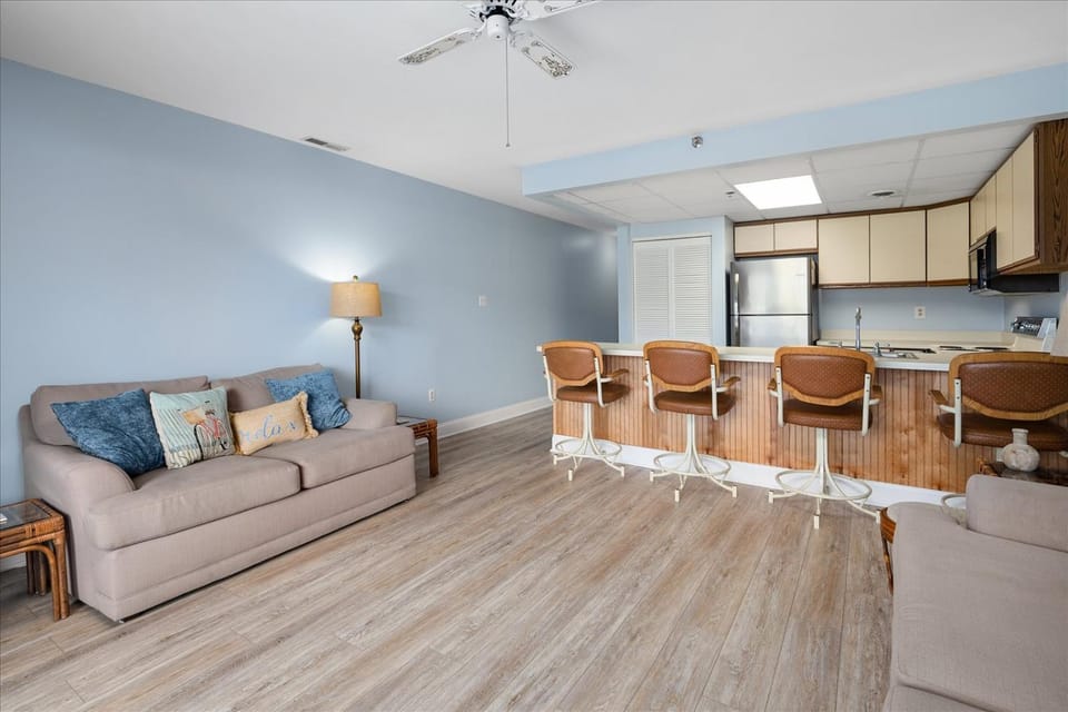 Spacious and Beautiful 1 Bedroom Condo in North OC with Outdoor Pool! House in Ocean City