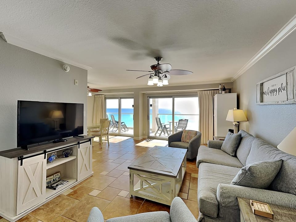 TV and multimedia, View (from property/room), Balcony/Terrace, Living room, Seating area, Sea view, furniture