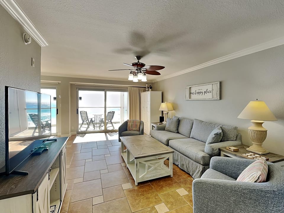 TV and multimedia, Balcony/Terrace, Living room, Seating area, Sea view, furniture
