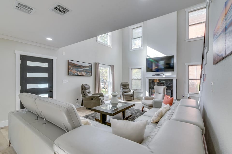 Home 2 Mi to Hermann Park, Zoo & Museum District! House in Harris County