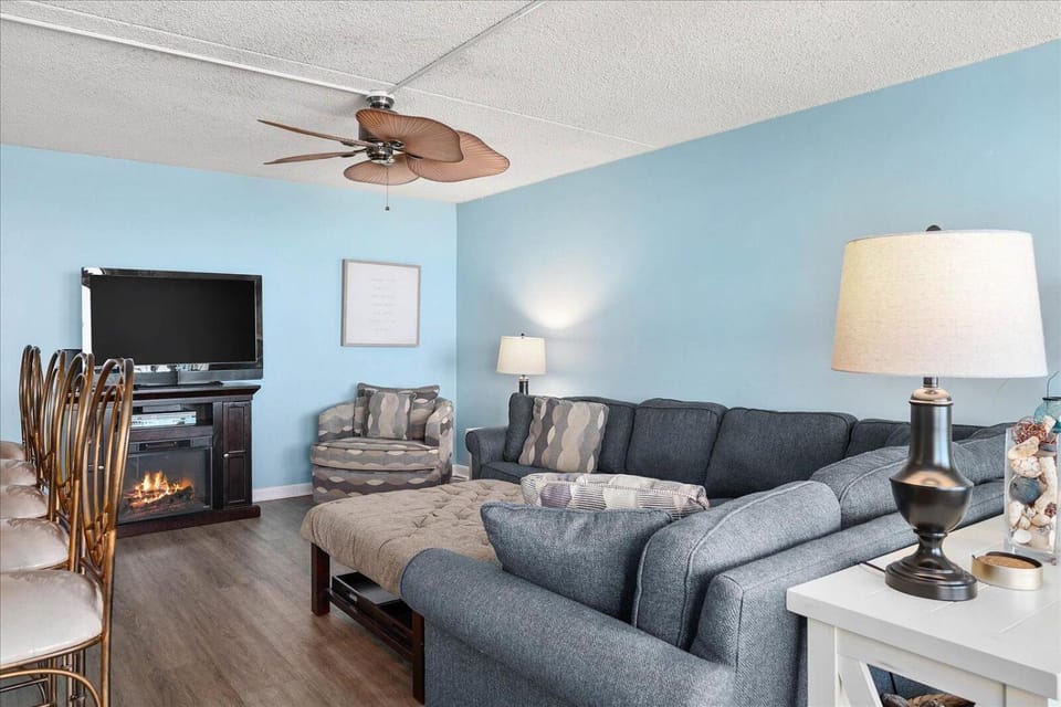 3 Bedroom Ocean Front Condo in Desired Quay Building House in Ocean City