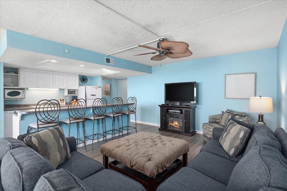3 Bedroom Ocean Front Condo in Desired Quay Building House in Ocean City