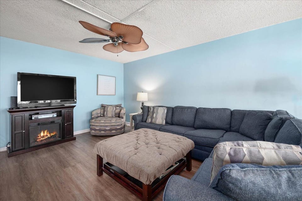 3 Bedroom Ocean Front Condo in Desired Quay Building House in Ocean City