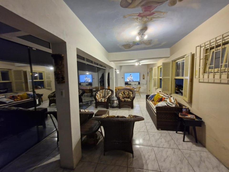 Communal lounge/ TV room, TV and multimedia, View (from property/room), Living room, Seating area, Dining area, Street view