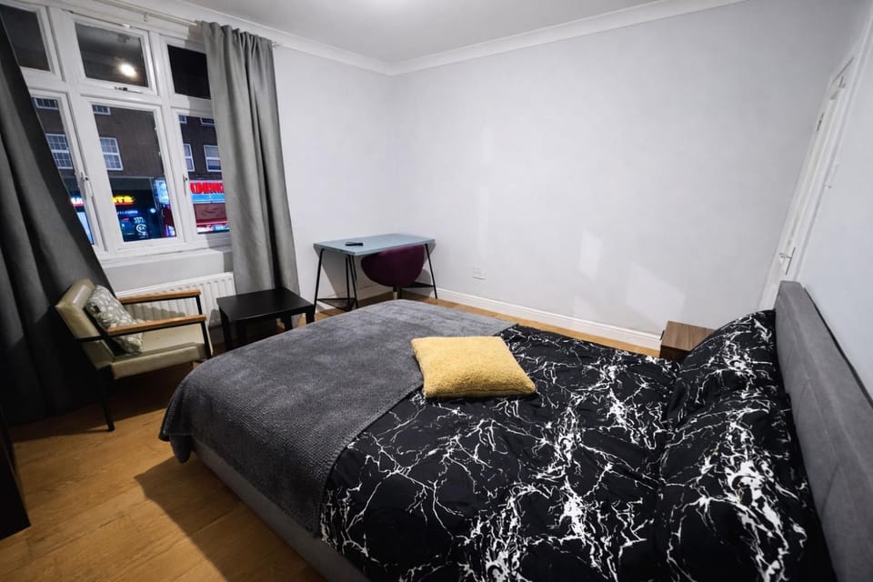 Midnight Horizon - shared bathroom Vacation rental in London