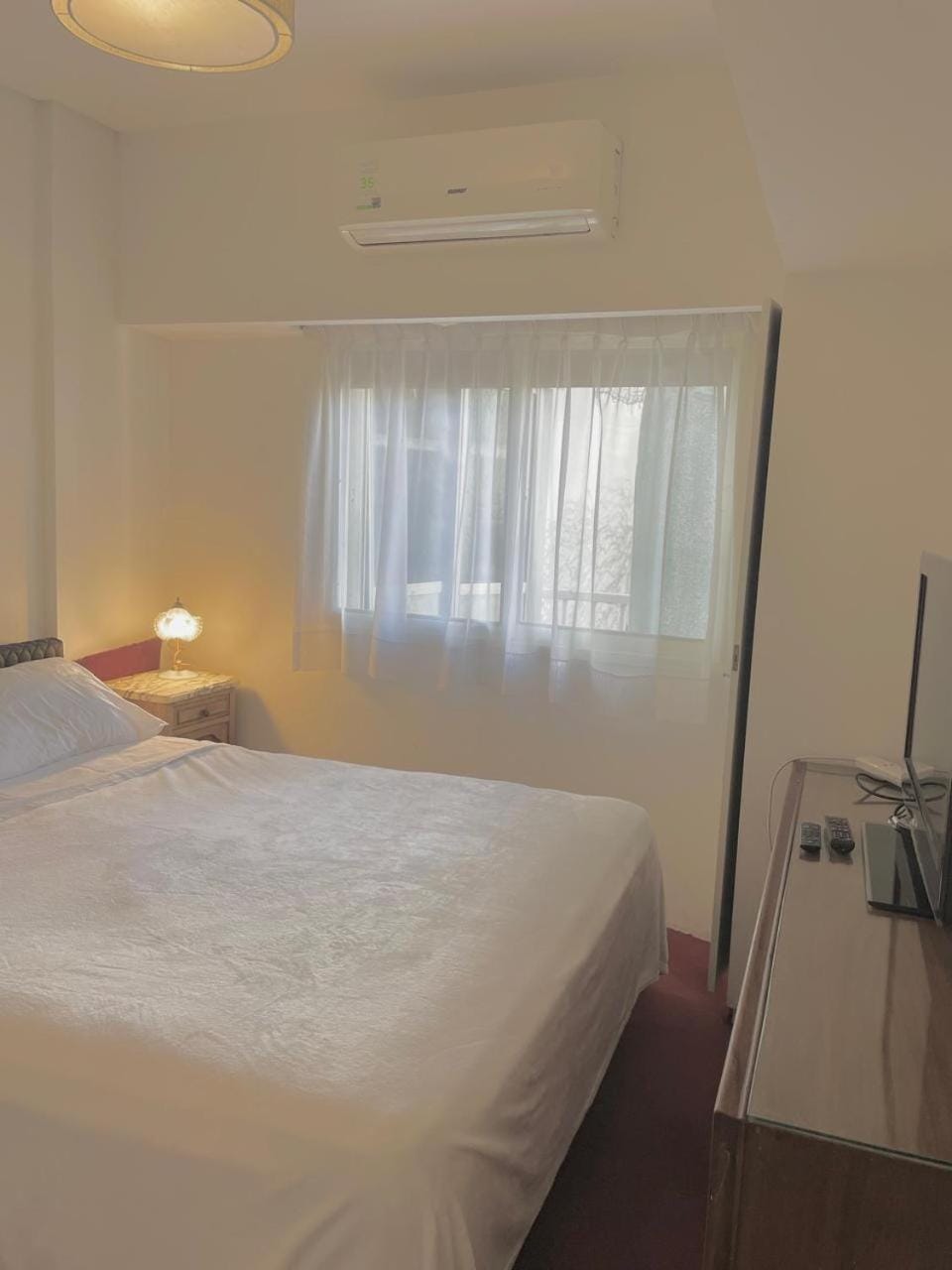 Bed, TV and multimedia, Bedroom, air conditioner