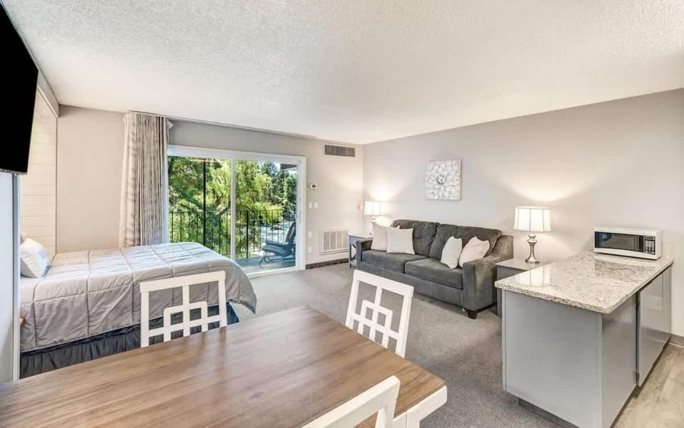 Riverfront Condo Next to Park and Downtown Bend House in Bend