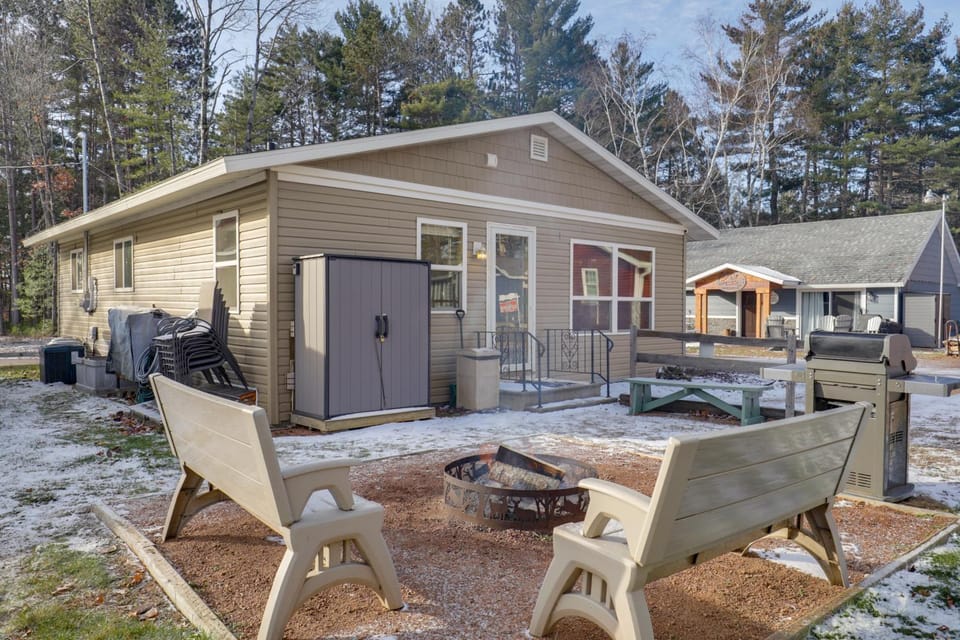 Quiet Lake Nokomis Cabin, 8 Mi to Dtwn Tomahawk! Cabin in Wisconsin