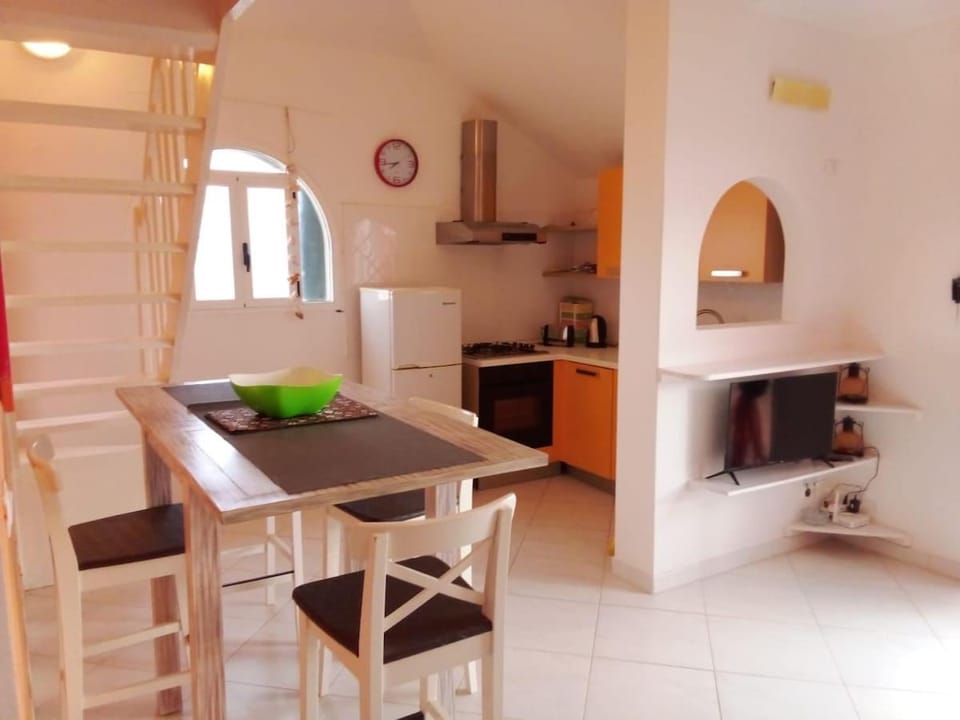 Living room, Dining area